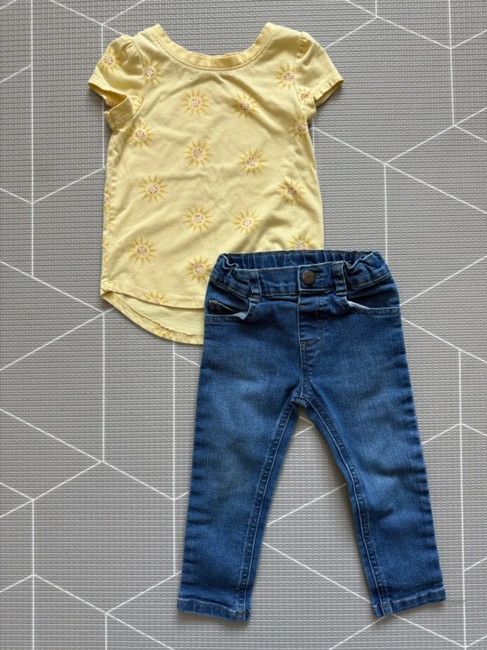 Garanimals|Baby girl/toddler summer set,Yellow Sun Print Tee & Jeans•••size 2T